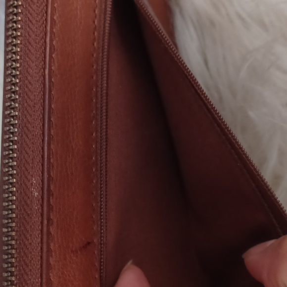 Fossil Classic Leather Wallet - Picture 7 of 12